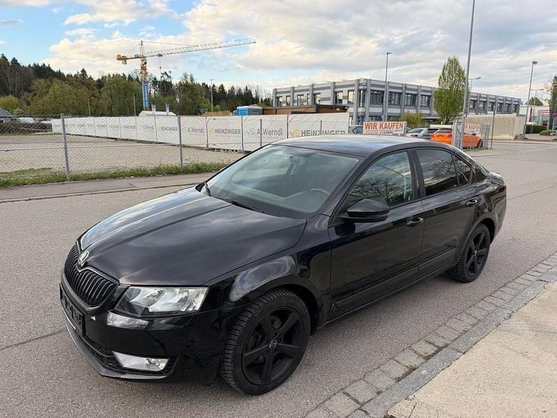 Usado Skoda Octavia Active 105 HP (77 kW) 2013 Preto Sedan