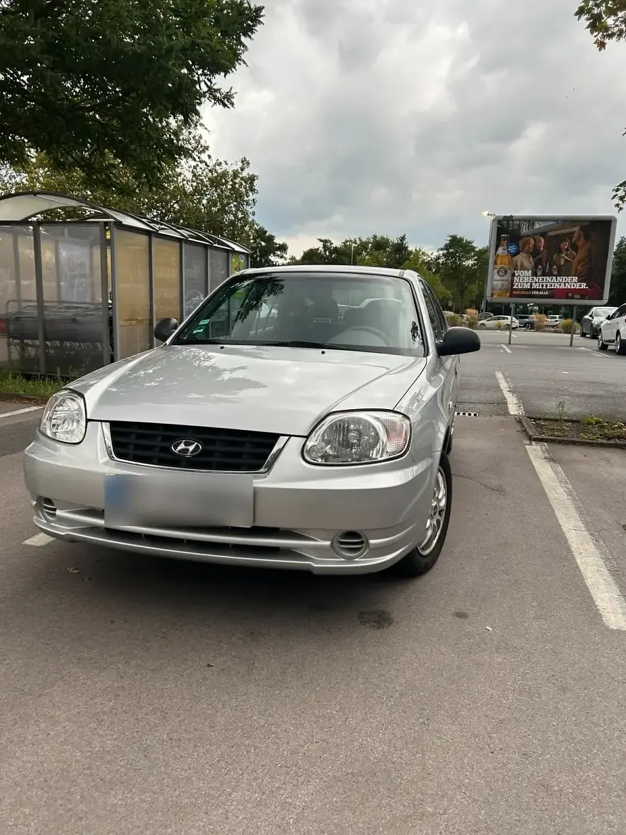 Gebraucht Hyundai Accent 86 PS (63 kW) 2005 Silber Limousine