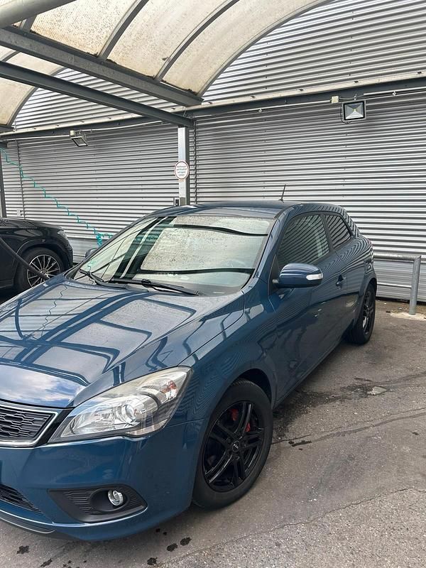 Second-hand Kia Ceed 116 CP (85 kW) 2013 Albastru Hatchback