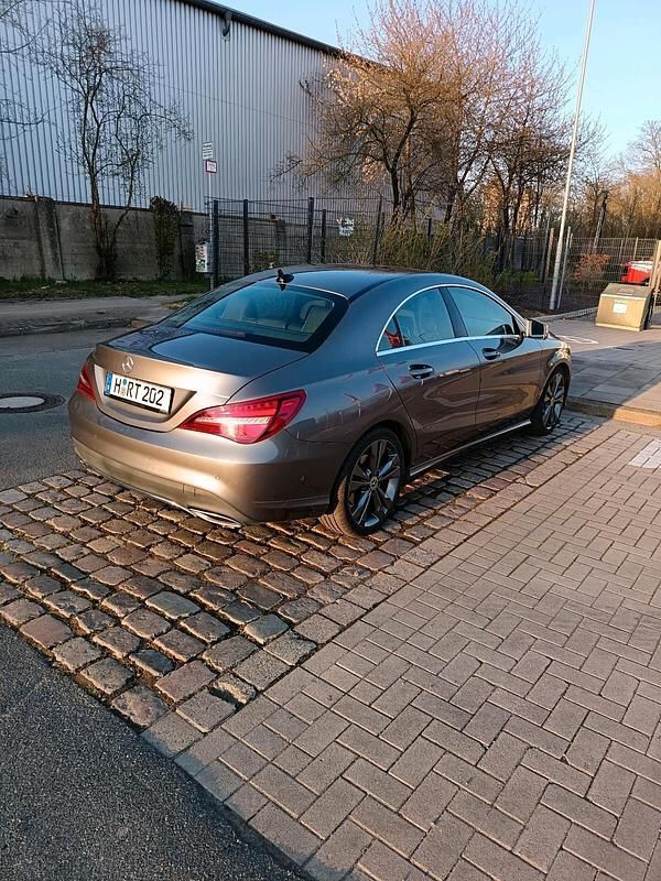 Gebraucht Mercedes CLA180 AMG line 122 PS (89 kW) 2017 Grau Limousine