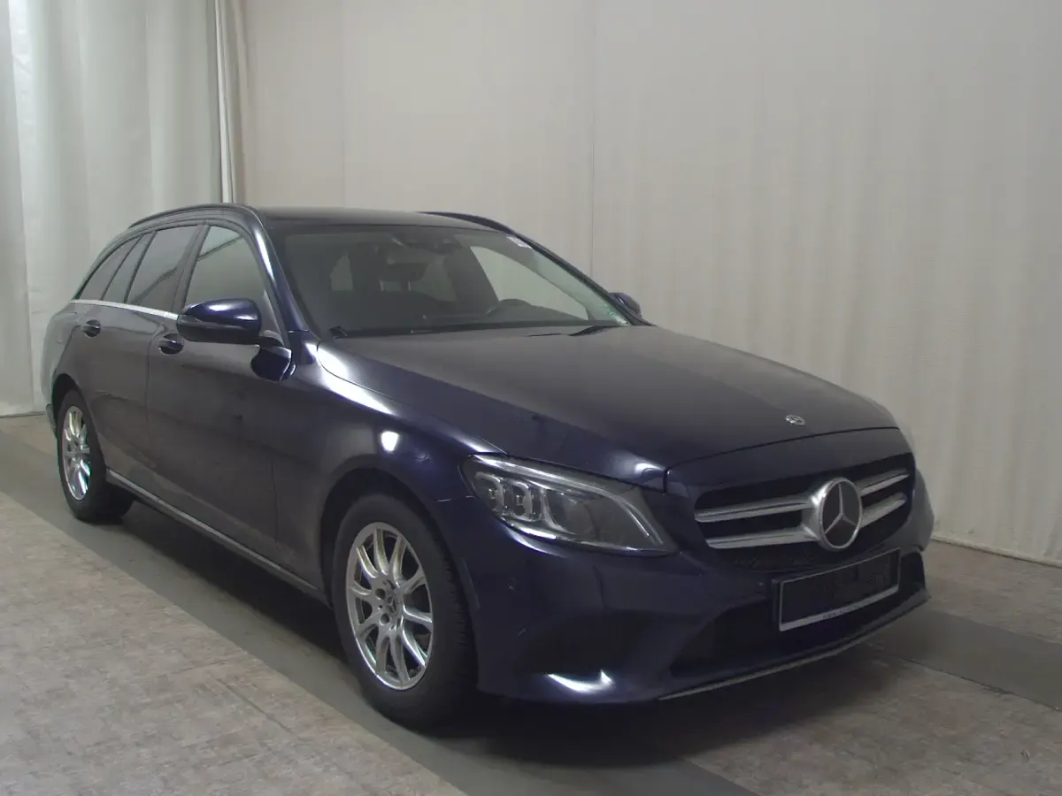 Second-hand Mercedes C200 150 CP (110 kW) 2018 Albastru Berlinǎ