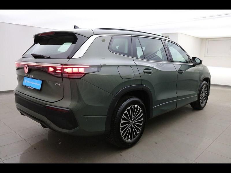 Gebraucht VW Tayron Life 150 PS (110 kW) 2025 Cipressinogrün (green), metallic SUV