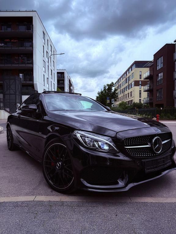 Schwarz Gebraucht 2017 Mercedes C250 AMG line | 21.800 € (Fairer Preis) - Bild 1/4