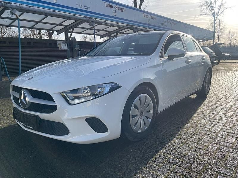 Weiß Gebraucht 2019 Mercedes A160 Limousine | 18.500 € (Guter Preis) - Bild 1/4