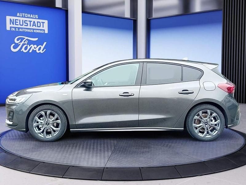 Neu Ford Focus ST-Line X 125 PS (91 kW) 2025 Magnetic grau metallic Limousine