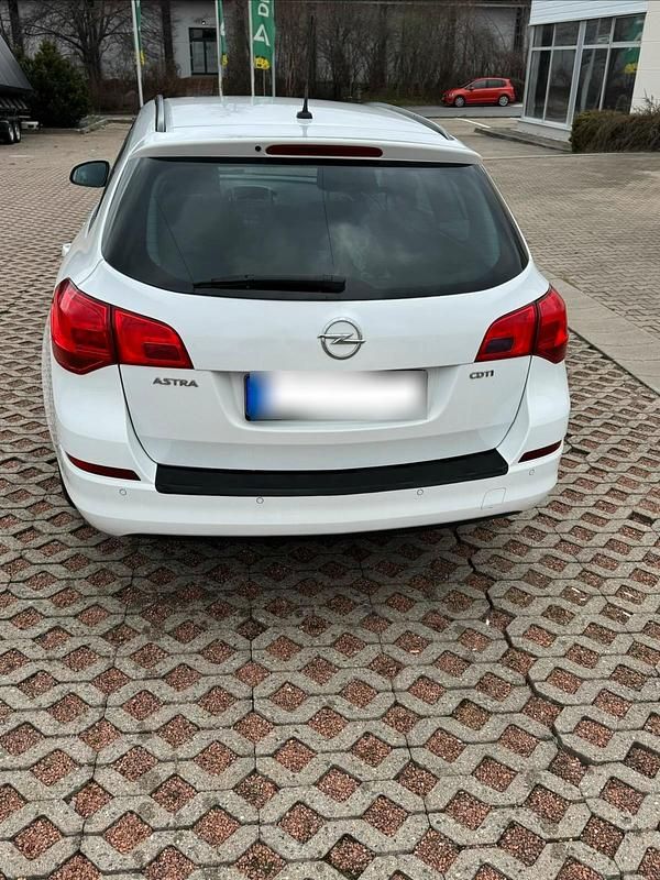 Gebraucht Opel Astra 115 PS (84 kW) 2012 Weiß Kombi