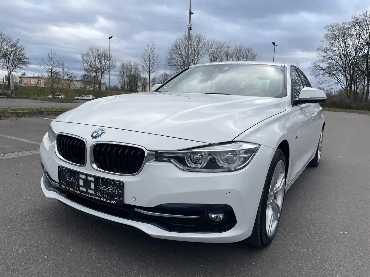 Gebraucht BMW 320 Sport Line 190 PS (139 kW) 2018 Weiß Limousine