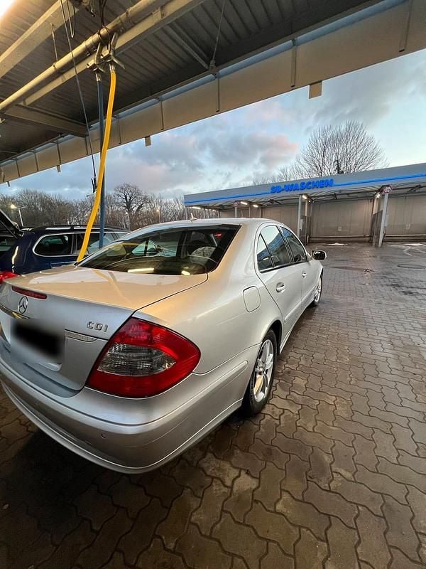 Gebraucht Mercedes E200 136 PS (100 kW) 2009 Silber Limousine