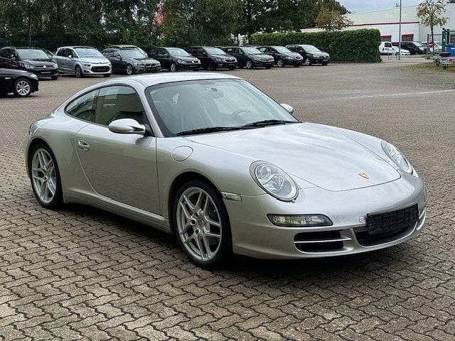 Arktissilbermetallic Gebraucht 2006 Porsche 911 Carrera 4S Coupé | 47.911 € (Fairer Preis) - Bild 1/4
