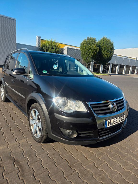 Schwarz Gebraucht 2008 VW Touran Cross Van / Kleinbus | 4.499 € (Guter Preis) - Bild 1/4