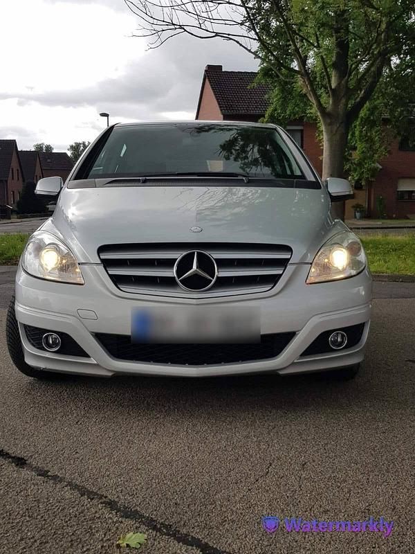 Grau Gebraucht 2010 Mercedes B160 Van / Kleinbus | 4.600 € (Fairer Preis) - Bild 1/4