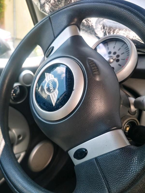 Second-hand Mini ONE 110 CP (80 kW) 2002 Negru Hatchback