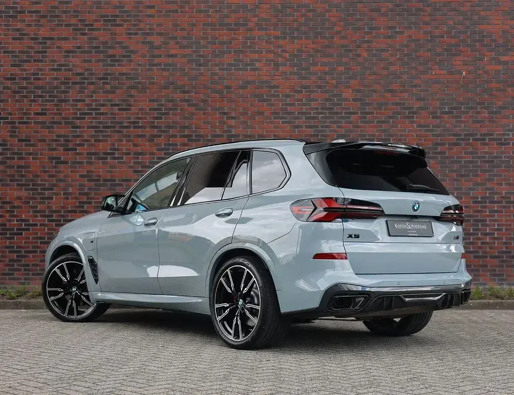 Gebraucht BMW X5 M Performance 489 PS (359 kW) 2025 Grau SUV
