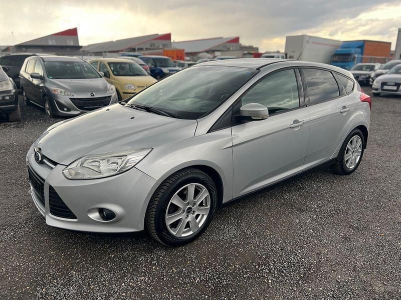 Gebraucht Ford Focus Trend 125 PS (91 kW) 2011 Silber Limousine