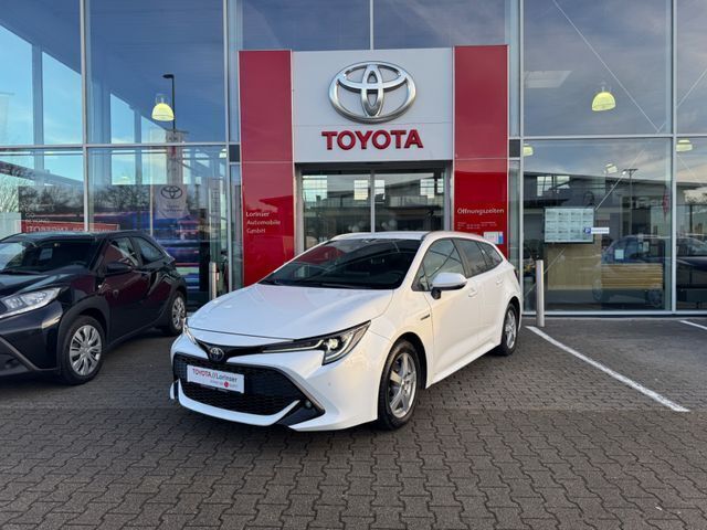 Schneeweiß Gebraucht 2021 Toyota Corolla Team Kombi | 21.990 € (Guter Preis) - Bild 1/4