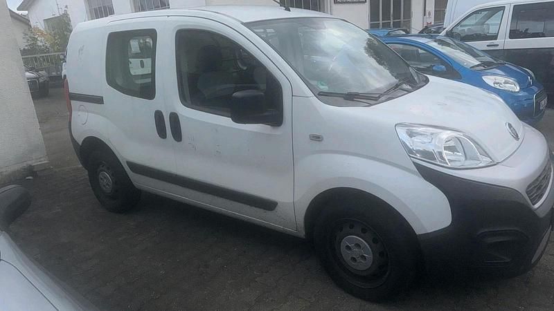 Gebraucht Fiat Fiorino 75 PS (55 kW) 2018 Weiß Van / Kleinbus