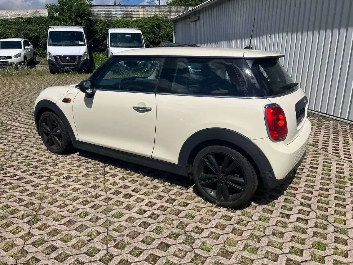 Gebraucht Mini ONE 75 PS (55 kW) 2017 Pepper white Kleinwagen