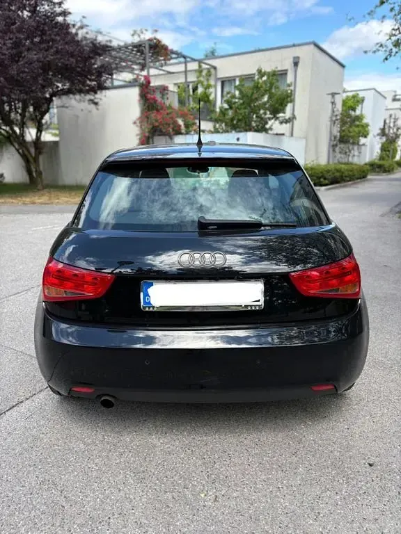 Gebraucht Audi A1 Attraction 86 PS (63 kW) 2011 Schwarz Kleinwagen