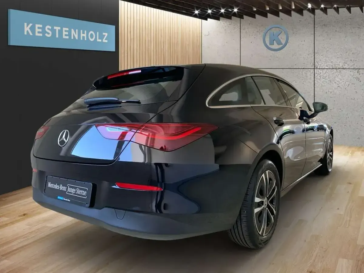 Gebraucht Mercedes CLA200 150 PS (110 kW) 2024 Unilack nachtschwarz Kombi