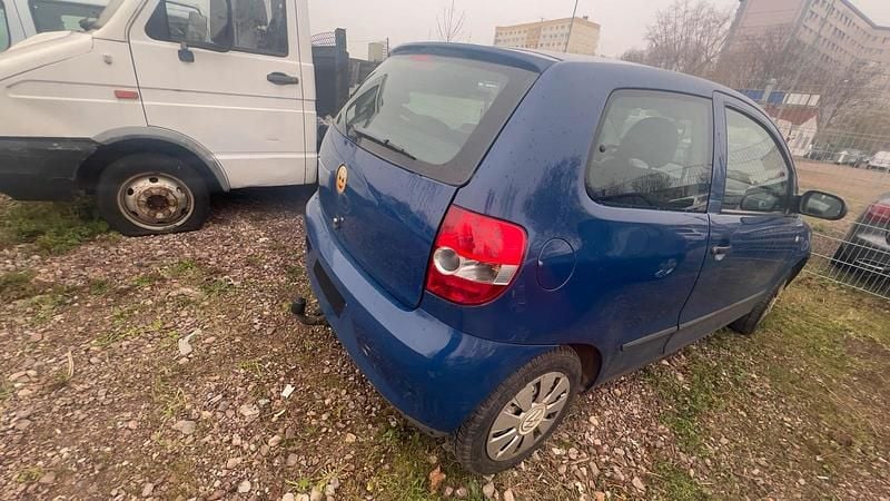 Gebraucht VW Fox 54 PS (39 kW) 2006 Blau Kleinwagen
