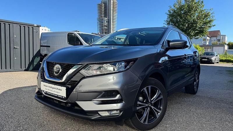 Grau Gebraucht 2021 Nissan Qashqai Zama SUV | 17.950 € (Fairer Preis) - Bild 1/4