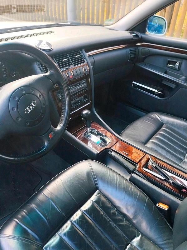 Second-hand Audi A8 300 CP (220 kW) 1995 Argintiu Berlinǎ