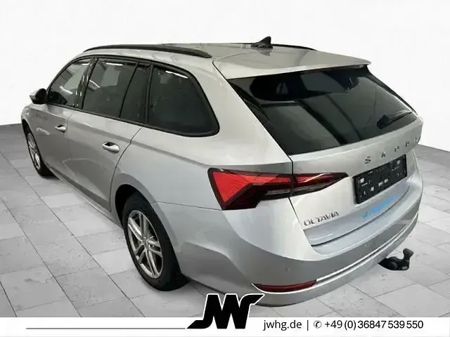 Gebraucht Skoda Octavia Ambition 116 PS (85 kW) 2023 Brilliantsilber metallic Kombi