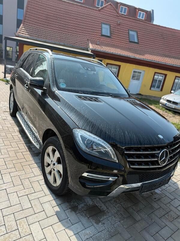 Schwarz Gebraucht 2013 Mercedes ML350 SUV | 13.900 € (Superpreis) - Bild 1/4