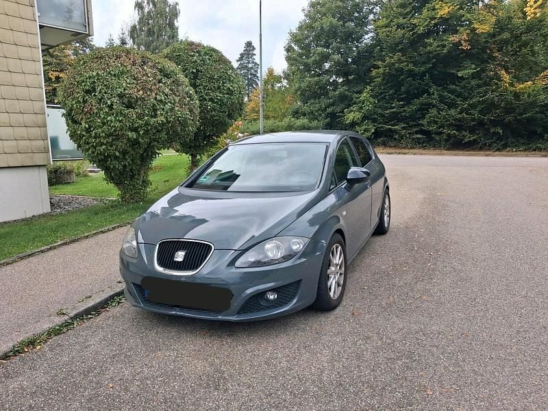 Grau Gebraucht 2010 Seat Leon Limousine | 5.000 € (Fairer Preis) - Bild 1/4