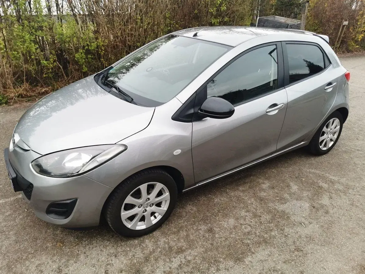 Usata Mazda 2 Sendo 84 CV (61 kW) 2014 Grigio Utilitaria