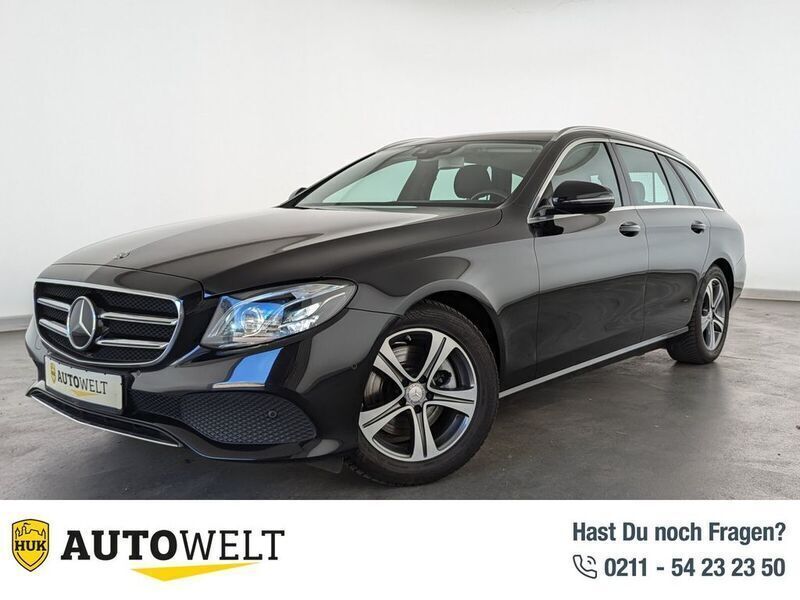 Schwarz Gebraucht 2020 Mercedes E200 Avantgarde Limousine | 30.960 € (Superpreis) - Bild 1/4
