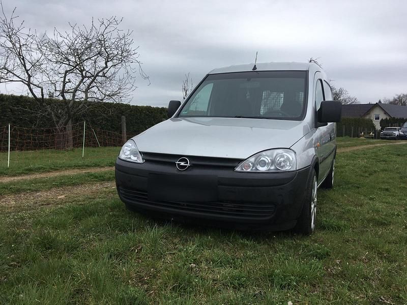 Gebraucht Opel Combo 75 PS (55 kW) 2002 Silber Van / Kleinbus