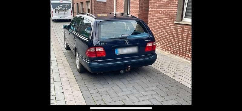 Blau Gebraucht 1998 Mercedes E280 Classic Kombi | 4.500 € (Fairer Preis) - Bild 1/4