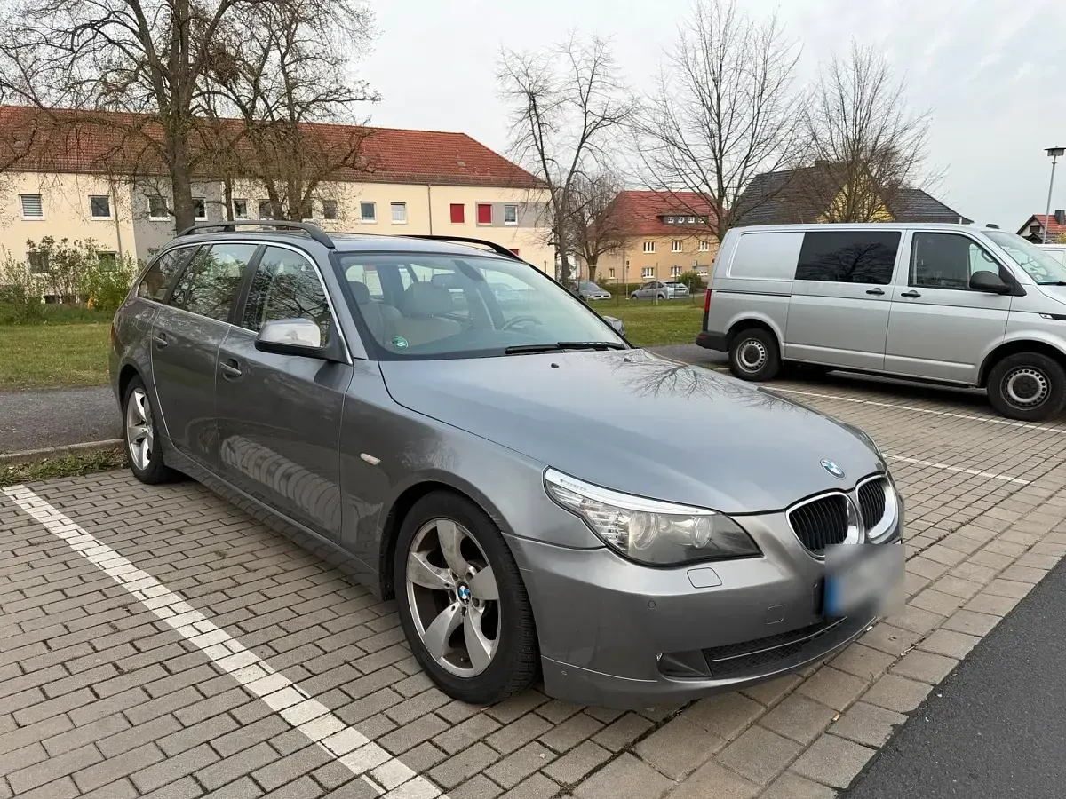 Gebraucht BMW 520 177 PS (130 kW) 2010 Grau Kombi