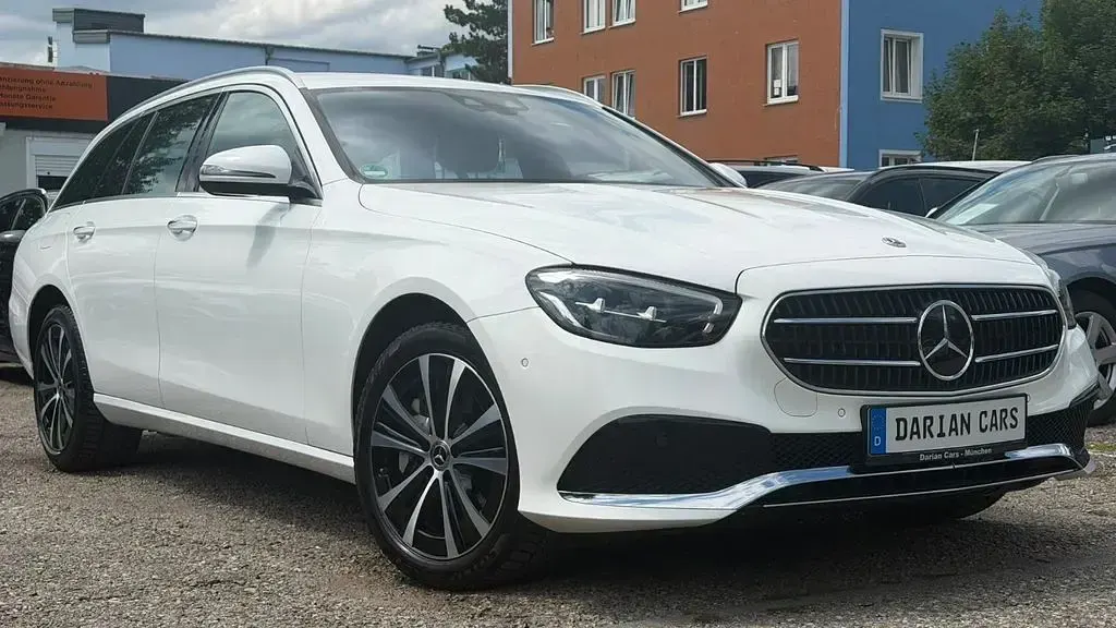 Gebraucht Mercedes E300 194 PS (142 kW) 2021 Weiß Limousine