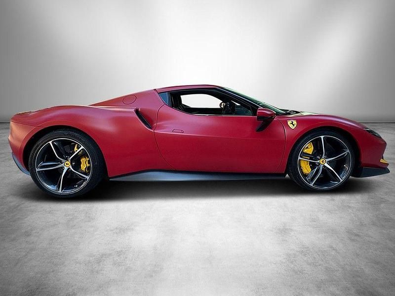 Gebraucht Ferrari 296 829 PS (609 kW) 2023 Rosso ferrari f175 opaco Coupé