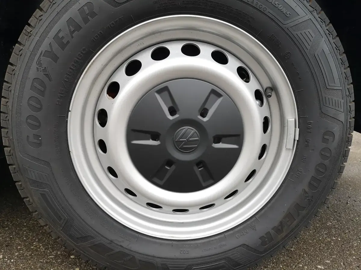 Neu VW T7 100 kW (136 PS) 2026 Light grey metallic Van