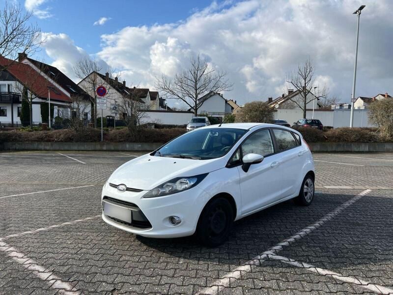 Weiß Gebraucht 2012 Ford Fiesta Titanium Kleinwagen | 4.500 € (Guter Preis) - Bild 1/4