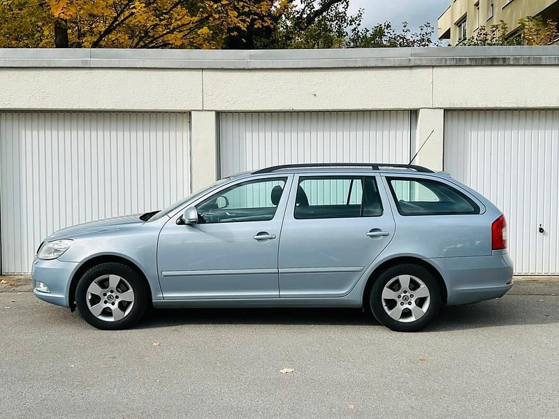 Silber Gebraucht 2010 Skoda Octavia Kombi | 4.500 € - Bild 1/4