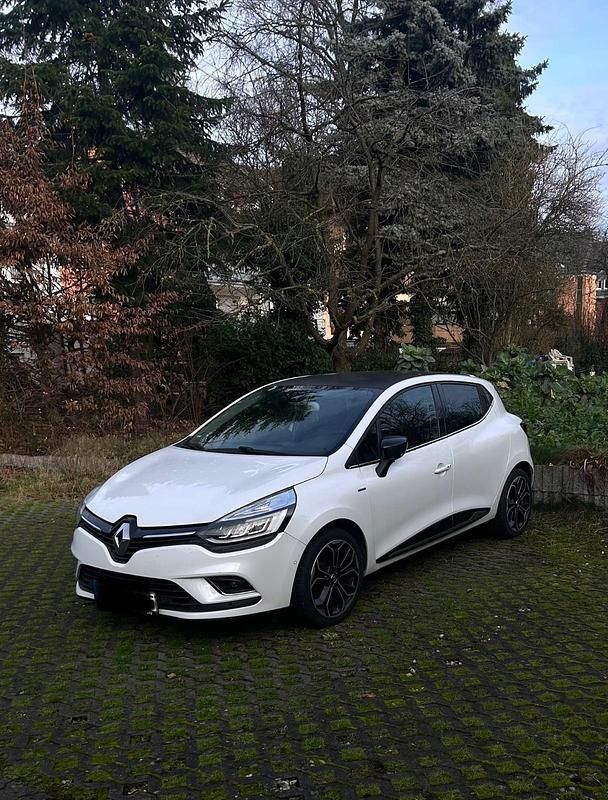 Weiß Gebraucht 2017 Renault Clio IV Bose Edition Kleinwagen | 8.900 € (Fairer Preis) - Bild 1/4