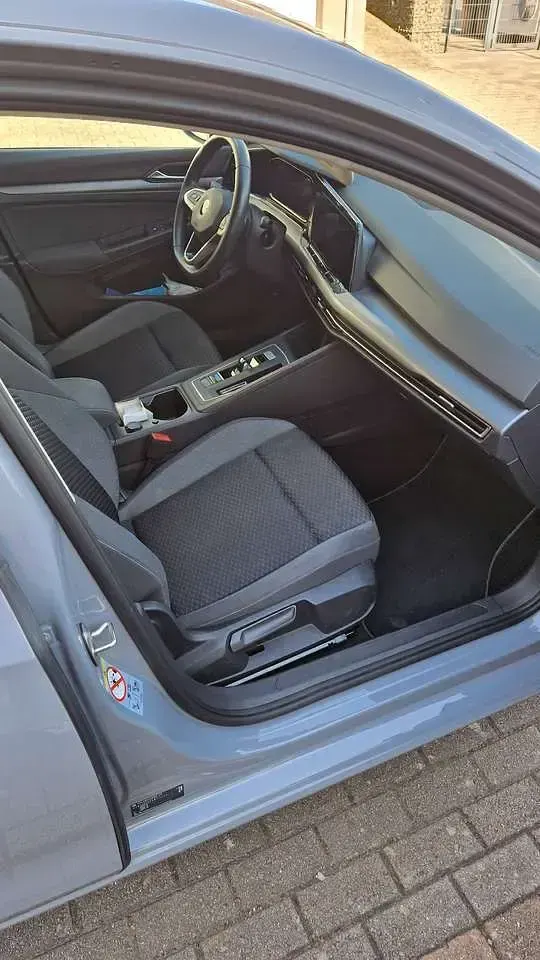 Gebraucht VW Golf VIII Active 131 PS (96 kW) 2021 Grau Limousine