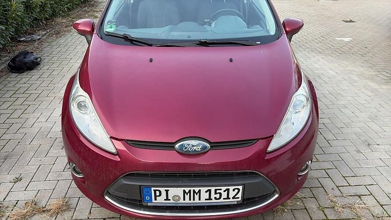 Gebraucht Ford Fiesta 97 PS (71 kW) 2009 Rot Kleinwagen