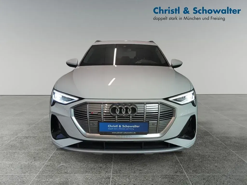 Gebraucht Audi e-tron S-Line 300 kW (408 PS) 2023 Gletscherweiss metallic SUV