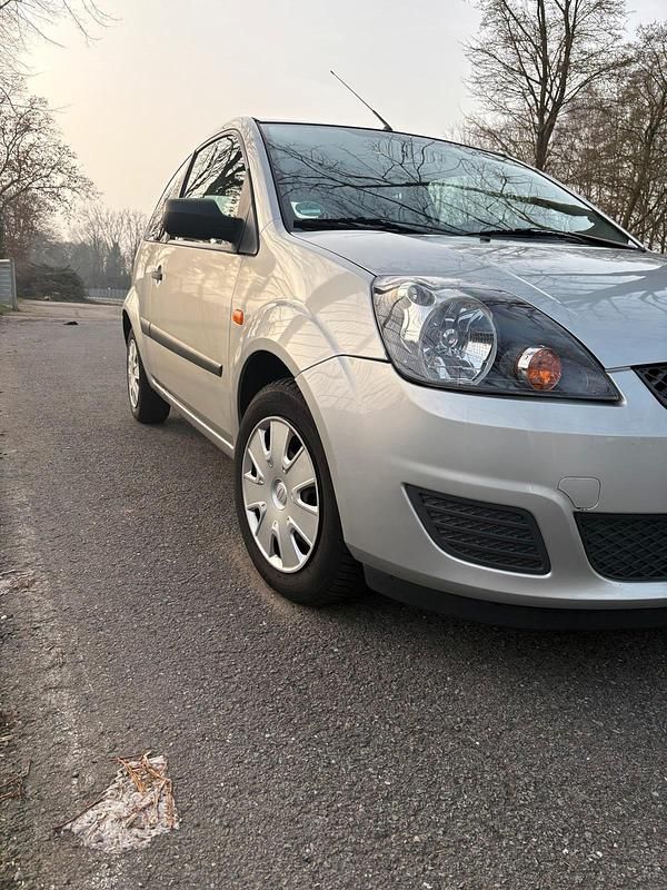 Gebraucht Ford Fiesta 69 PS (50 kW) 2007 Silber Kleinwagen