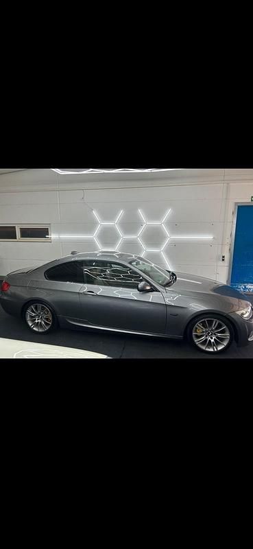 Gebraucht BMW 320 M Sport 184 PS (135 kW) 2012 Grau Coupé