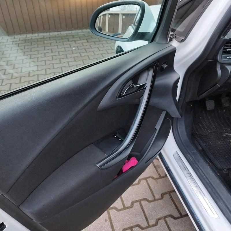 Gebraucht Opel Astra 87 PS (63 kW) 2011 Weiß Limousine