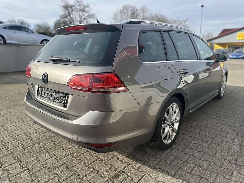 Gebraucht VW Golf VII Highline 150 PS (110 kW) 2014 Limestone grey metallic Kombi