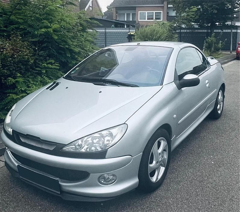 Grau Gebraucht 2003 Peugeot 206 CC Cabrio | 1.300 € (Fairer Preis) - Bild 1/4
