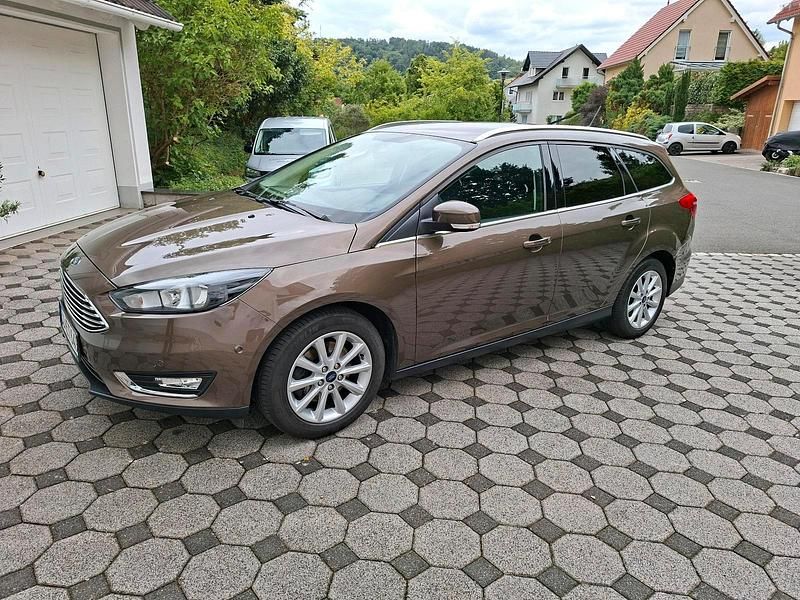 Braun Gebraucht 2018 Ford Focus Kombi | 16.800 € (Fairer Preis) - Bild 1/4