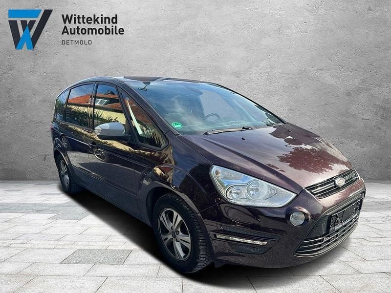 Rot Gebraucht 2011 Ford S-MAX Trend Van / Kleinbus | 3.999 € (Guter Preis) - Bild 1/4